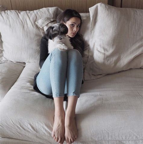 URASSAYA SPERBUND Feet .